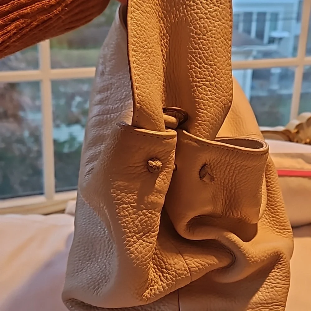 Ivory handbag 12x8x6.5 with three straps. - Picture 6 of 12